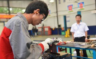 技校电工自我鉴定6篇