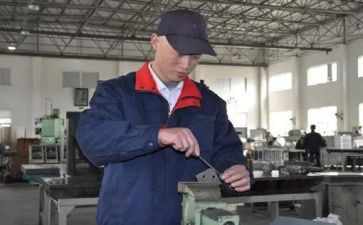 钳工工作报告8篇