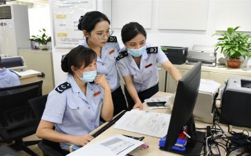 学校人员自我鉴定8篇