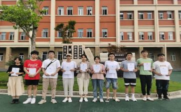我校园的作文300字精选5篇