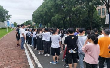 大学新生自我介绍模板8篇