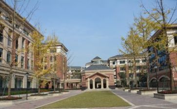 跟学校签合同通用8篇